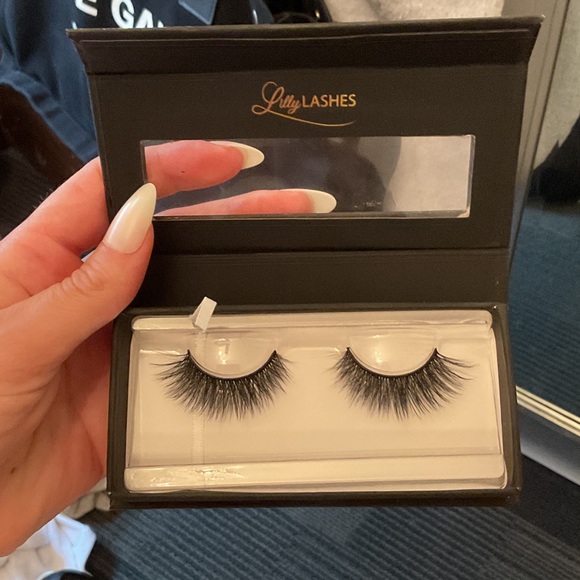 Lilly Lashes Dramatic Black Eyelashes NYC - Picture 1 of 4